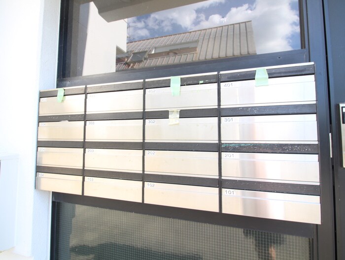 物件外観写真4　(エントランス部分)