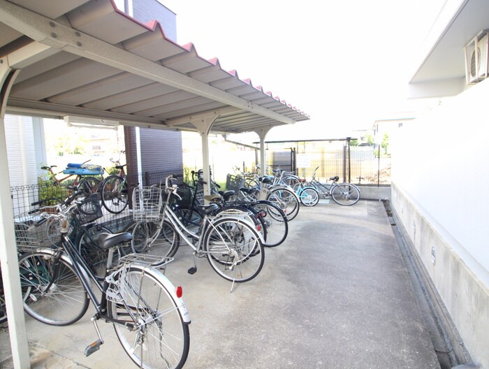 物件外観写真5　(駐輪場)