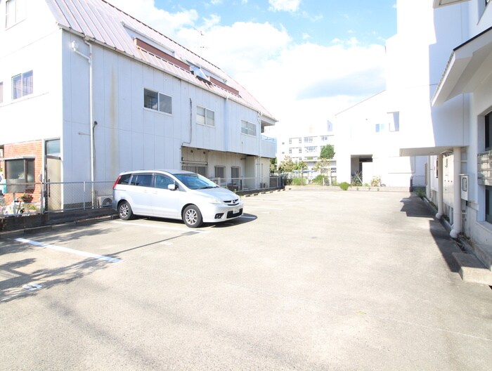 物件外観写真6　(駐車場)