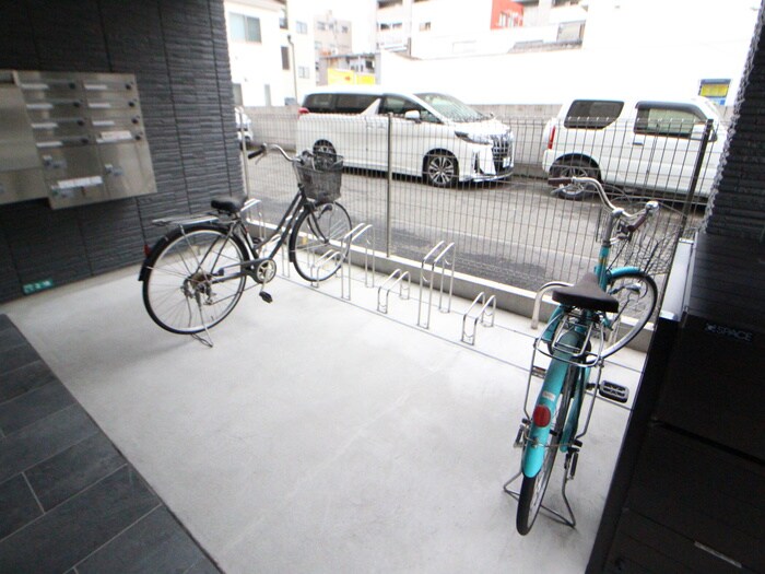 物件外観写真4　(駐輪場)