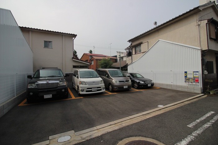 物件外観写真6　(駐車場)