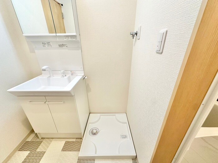 物件内観写真13　(洗濯機置場)