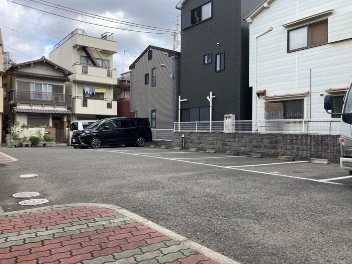 物件外観写真2　(駐車場)