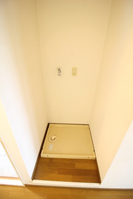 物件内観写真11　(洗濯機置場)