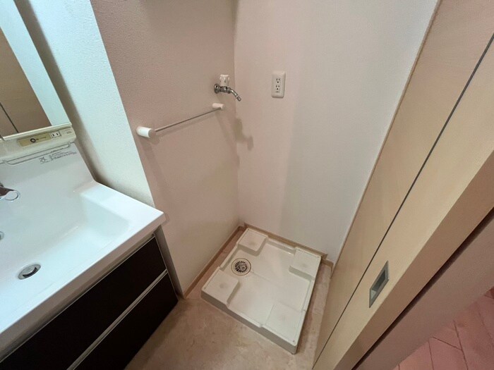 物件内観写真14　(洗濯機置場)