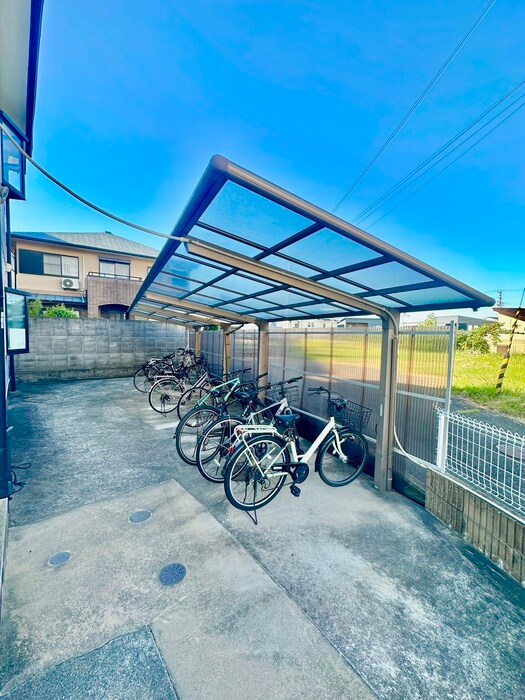 物件外観写真5　(駐輪場)