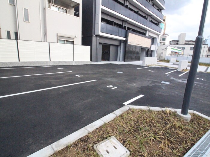 物件外観写真2　(駐車場)