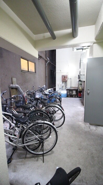 物件外観写真4　(駐輪場)