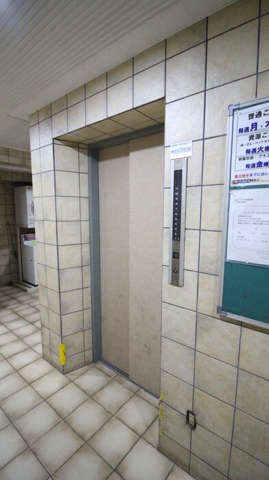 物件外観写真5　(エントランス部分)