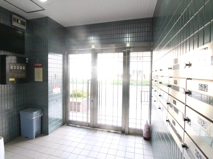 物件外観写真4　(エントランス部分)