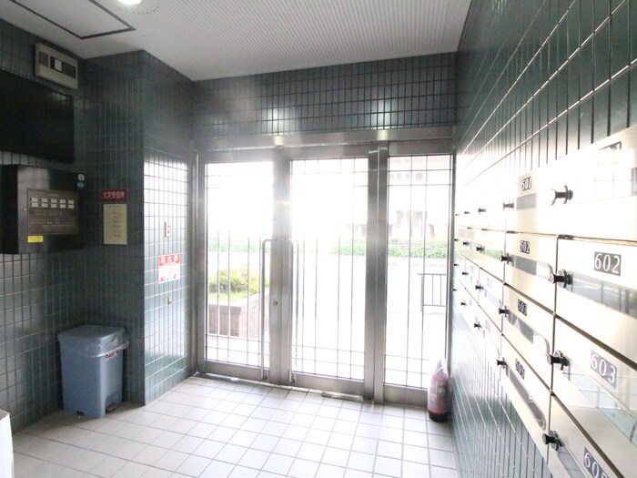 物件外観写真4　(エントランス部分)