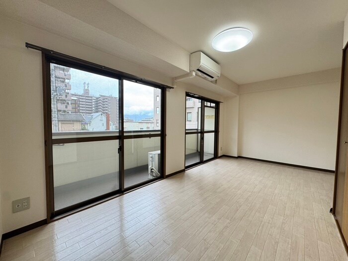 物件内観写真10　(居室)