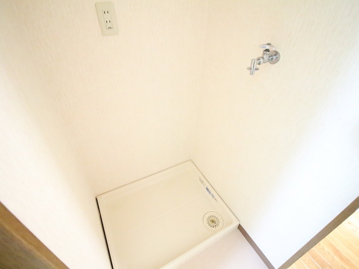 物件内観写真11　(洗濯機置場)