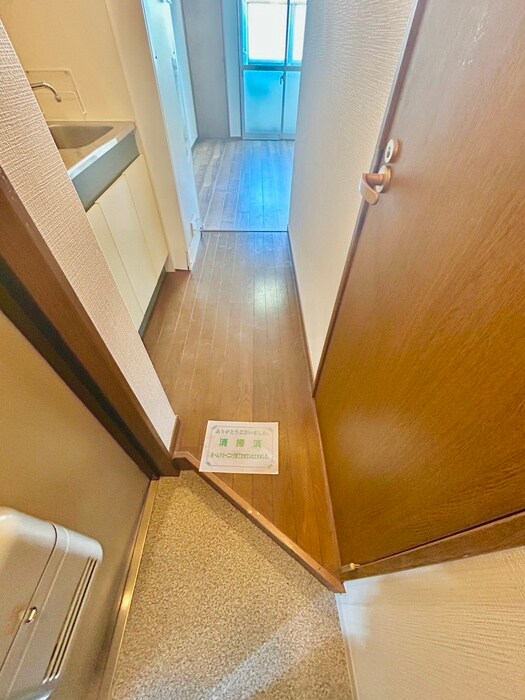 物件内観写真16　(玄関)