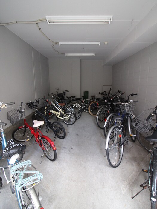 物件外観写真3　(駐輪場)