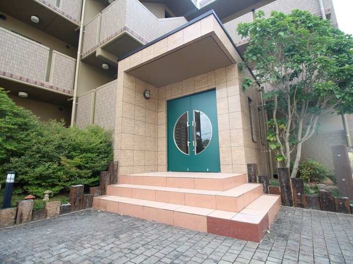 物件外観写真4　(エントランス部分)