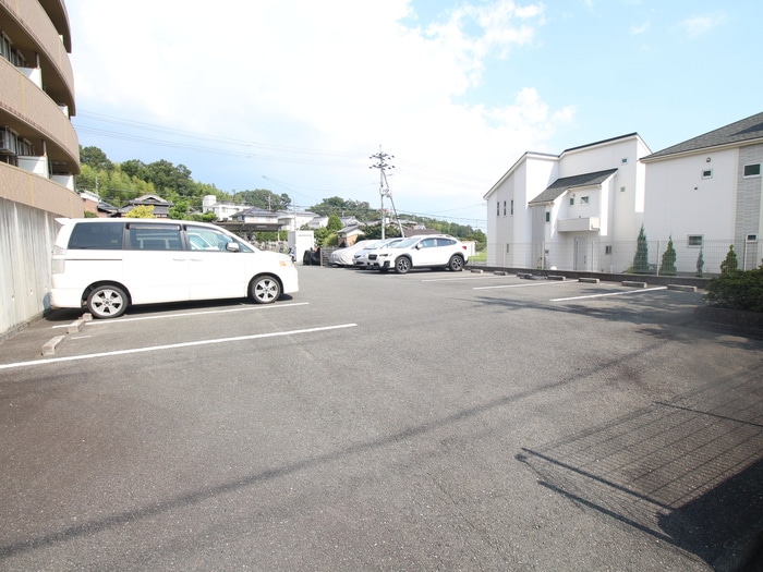 物件外観写真5　(駐車場)