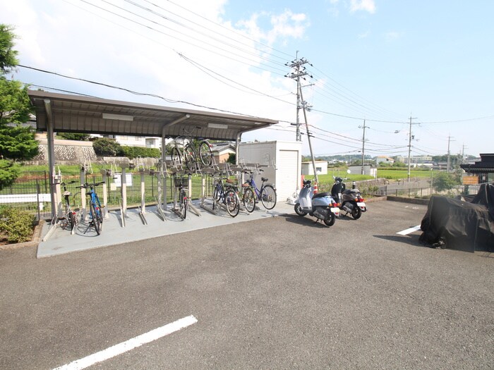 物件外観写真6　(駐輪場)