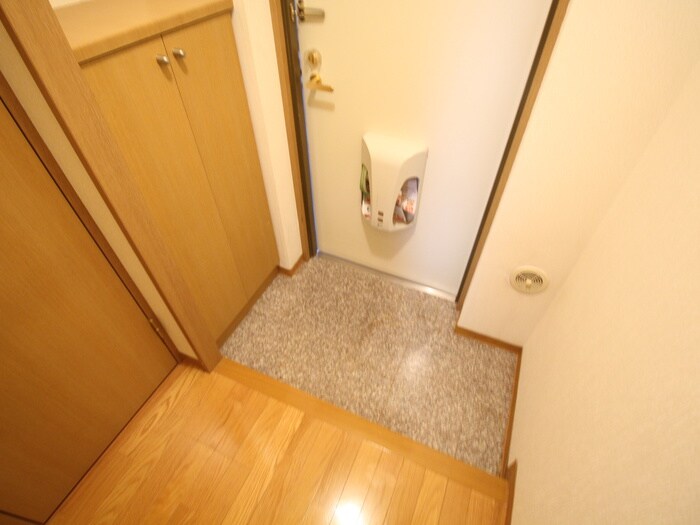 物件内観写真13　(玄関)