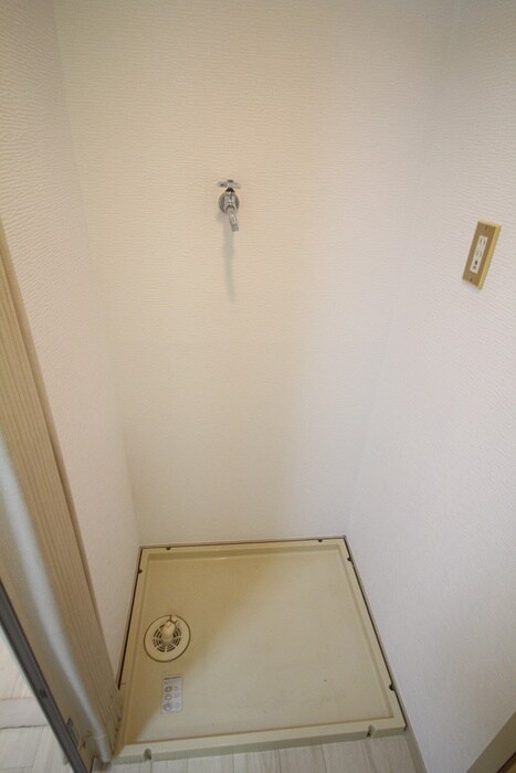 物件内観写真11　(洗濯機置場)