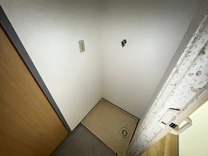 物件内観写真11　(洗濯機置場)