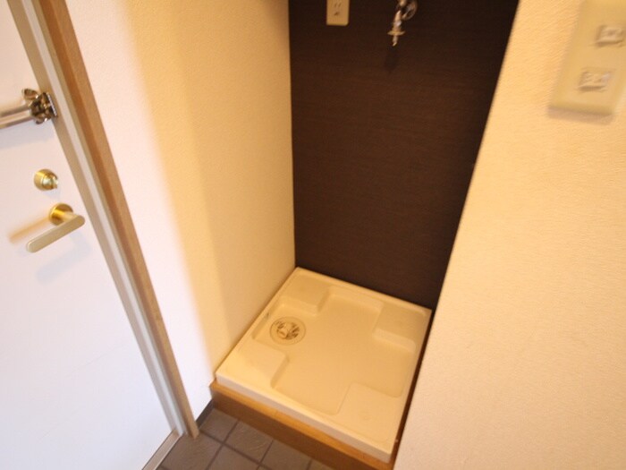 物件内観写真18　(洗濯機置場)