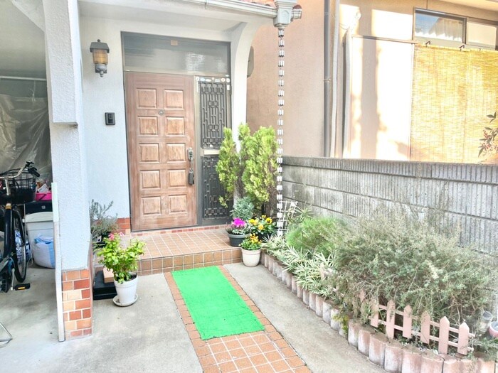 物件外観写真5　(エントランス部分)