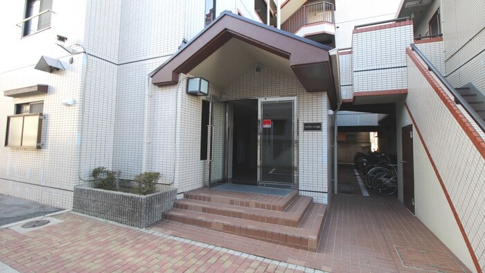 物件外観写真3　(エントランス部分)