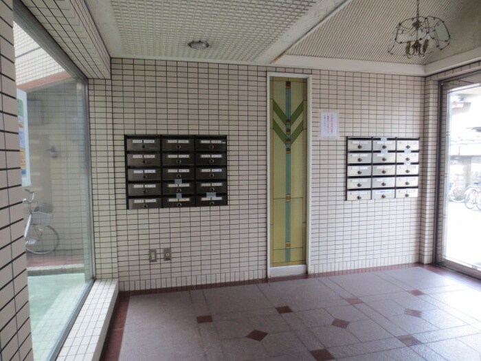 物件外観写真4　(エントランス部分)