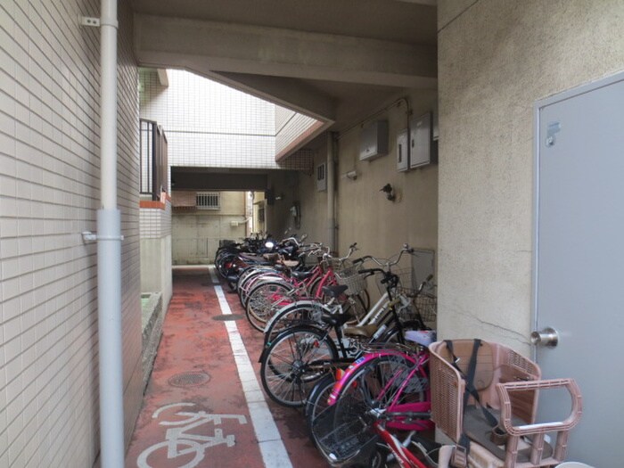 物件外観写真5　(駐輪場)