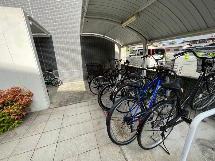 物件外観写真5　(駐輪場)