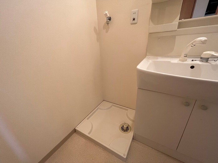 物件内観写真10　(洗濯機置場)