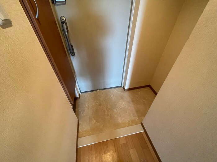物件内観写真15　(玄関)