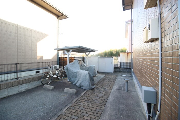 物件外観写真3　(駐輪場)
