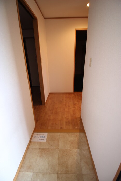 物件内観写真15　(玄関)