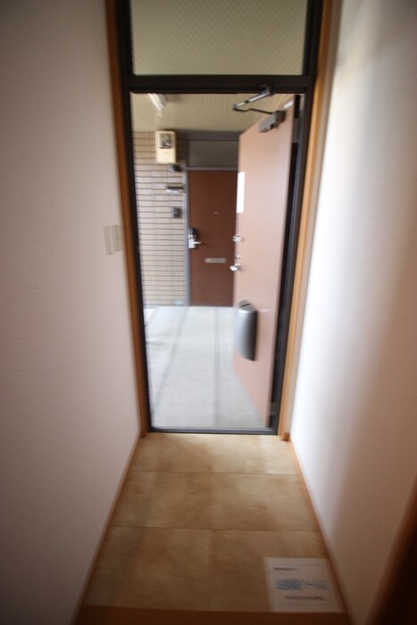 物件内観写真16　(玄関)
