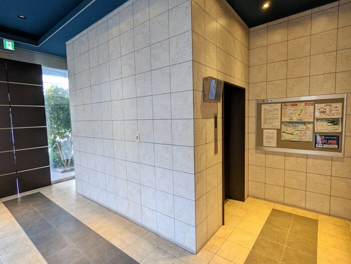 物件外観写真4　(エントランス部分)