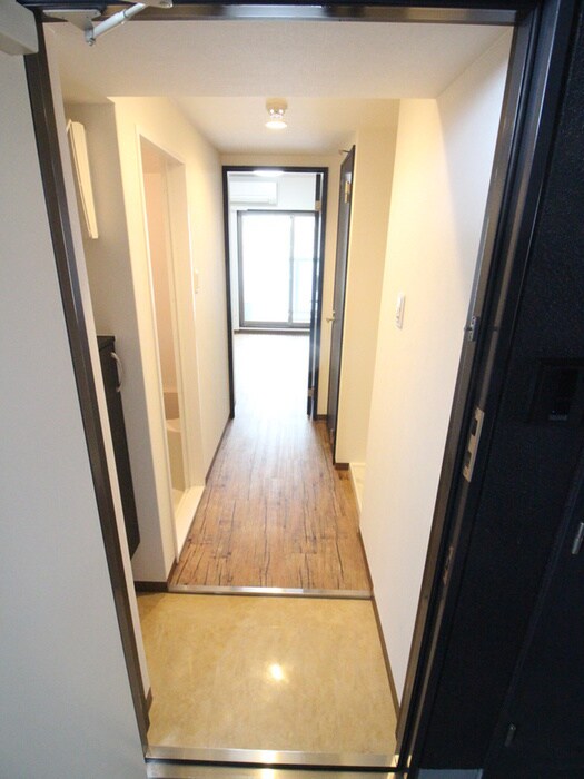 物件内観写真7　(玄関)