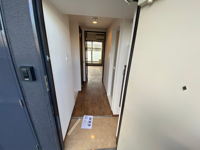 物件内観写真7　(玄関)