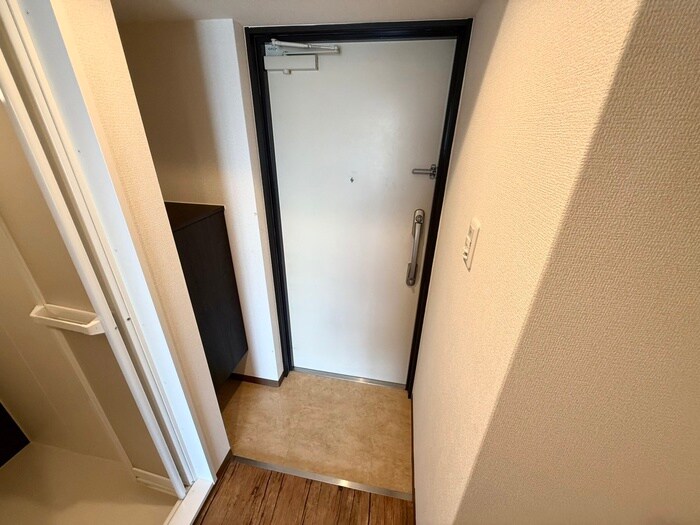 物件内観写真7　(玄関)