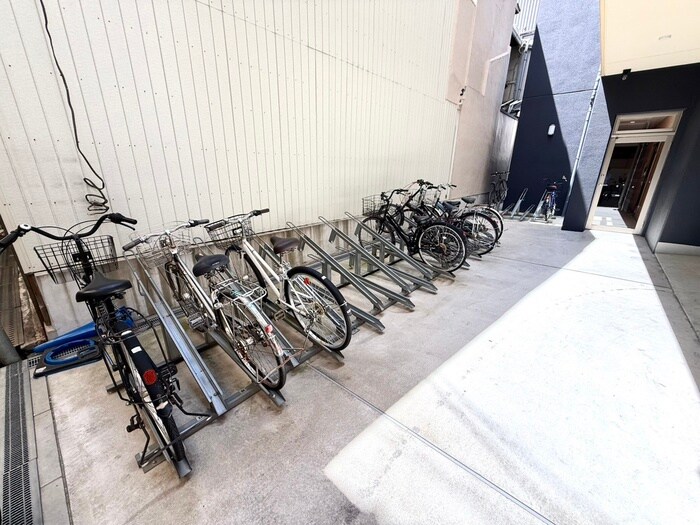 物件外観写真3　(駐輪場)