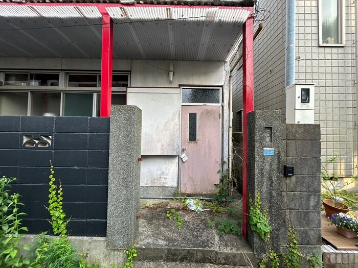 物件外観写真3　(エントランス部分)