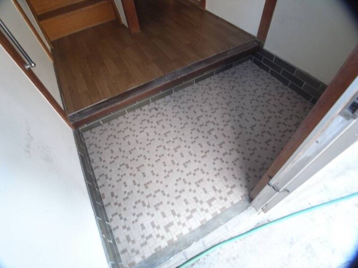 物件内観写真16　(玄関)