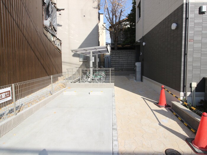 物件外観写真4　(駐車場)