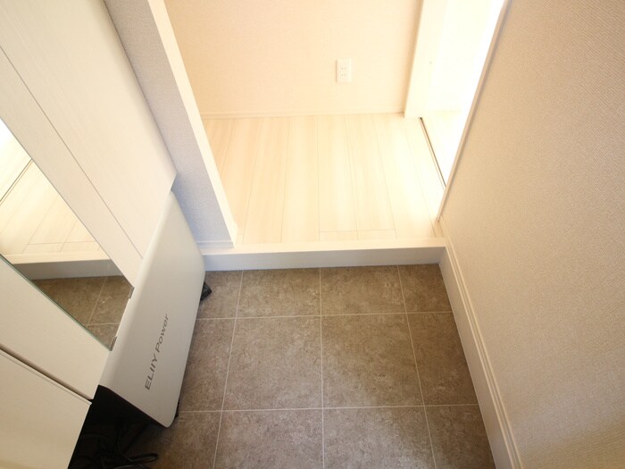物件内観写真14　(玄関)