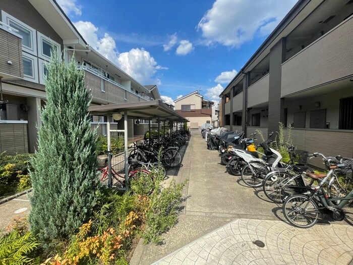 物件外観写真2　(駐輪場)