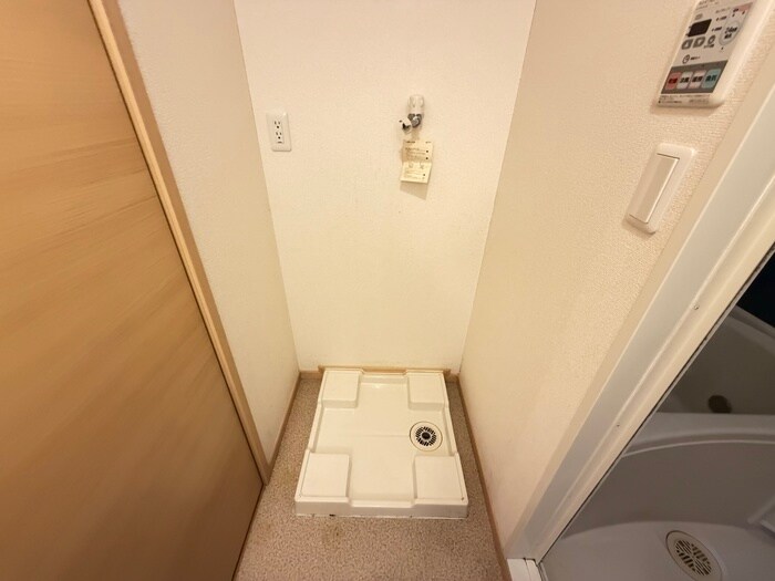 物件内観写真13　(洗濯機置場)