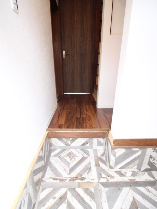 物件内観写真13　(玄関)