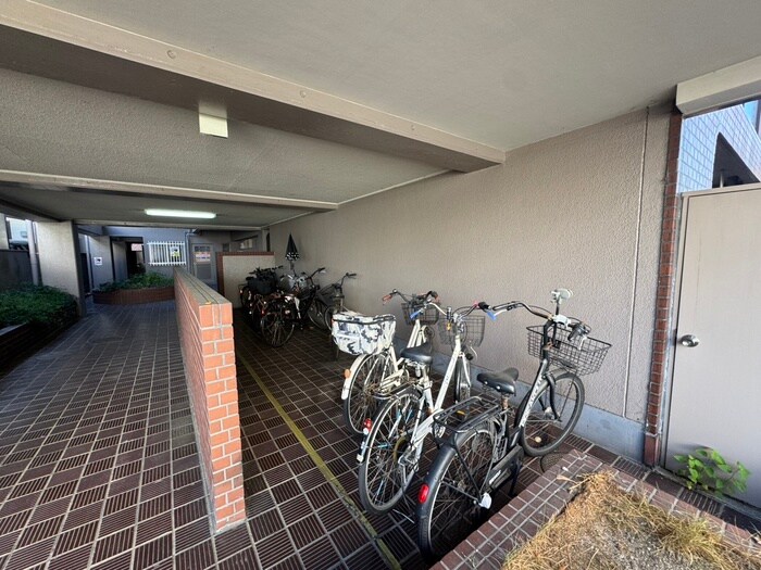 物件外観写真5　(駐車場)