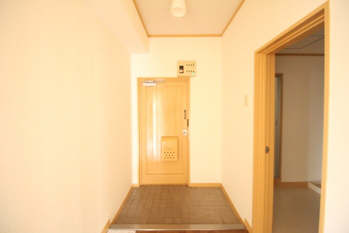 物件内観写真13　(玄関)